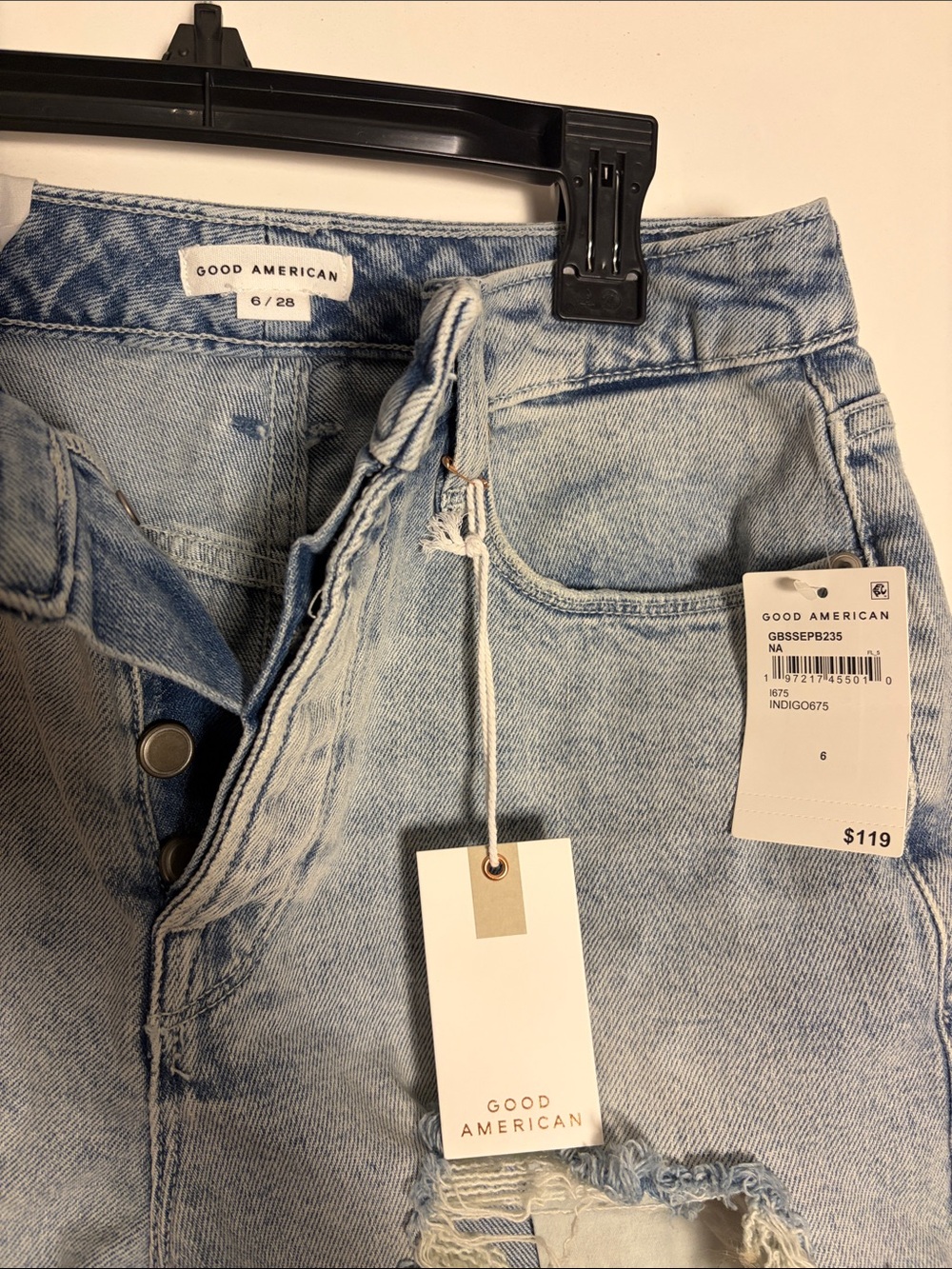 NWT Good American Bombshell Short - Indigo Light wash Blue Denim - Size 6 - Picture 2 of 4